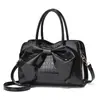 Nova Bolsa de Ombro de Fabricante de Comércio Exterior, Moderna, Fashion e Versátil, Bolsa de Mão Grande Capacidade Feminina para Presentear, Usada no Ombro ou Transversal 2025
