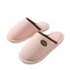Pantuflas de algodón para hombre, nuevo estilo otoño/invierno 2026, pantuflas de interior para el hogar, cálidas, forradas de felpa, antideslizantes, resistentes al olor, pantuflas de pareja, pantuflas de suelo para mujer
