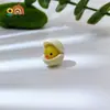 Miniatura de resina creativa luminosa pato de pistacho nuevo caliente accesorios DIY caseros pegatinas para refrigerador pequeños adornos de escritorio