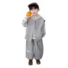 Conjunto de Sudadera para Niños Primavera 2026 Nuevo Conjunto Fresco y Elegante de Chaleco para Niños Conjunto de Tres Piezas Ropa Rayada para Niños Primavera y Otoño