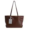 Bolsa Tote Simples de Grande Capacidade para Axila Feminina 2026 Início da Primavera Novo Estilo Coreano para o Dia a Dia Couro Macio Bolsa de Ombro para Estudantes