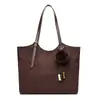 Bolso de mujer retro de color liso muy vendido, modelo nuevo 2026, bolso de hombro de alta gama, bolso tote de gran capacidad, bolso de moda para el día a día