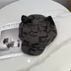 Gorra de Boina de Alta Gama Estilo Americano con Orejas de Gato Otoño e Invierno Nueva Moda para Mujer Negra con Diseño de Estampado Completo Tendencia Gorra de Béisbol Tendencia