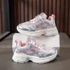Zapatos Deportivos para Niños Superficie de Cuero Niños y Niñas Bebé Velcro Niños Grandes y Pequeños Otoño Nuevos Zapatos Casuales Suela Suave Antideslizantes Zapatos de Papá