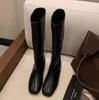 Versão em Couro com Aumento Interno de Altura de 4cm~ Botas Versáteis de Solado Plano, Macias, Slim, Botas de Equitação de Cano Médio para Mulheres, Sapatos de Couro Genuíno