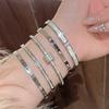 Pulseira de aço titânio prateada que não desbota para mulheres, anel liso de zircônia de alta qualidade, pulseira prateada, nova pulseira da moda que combina com tudo