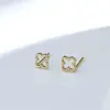 Pendientes Geométricos Huecos para Mujer Estilo Coreano Simples Pequeños Pendientes de Estudiante Moda Flor de Ciruelo Redondos Mini Pendientes Dorados