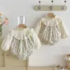 Macacão Retro Floral Novo de Fábrica para Bebês Meninas com Renda Grande, Gola Redonda, Mangas Longas, Roupa para Engatinhar Lua Cheia, Estilo Ins
