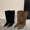 Menina Nômade! Botas de cowboy western estilo deserto para mulheres, com acabamento desgastado, bico fino e design franzido e desfiado, perfeitas para o inverno e como botas de cano alto
