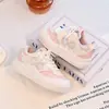 Tenis para niñas de 6 a 12 años, modelo primavera/otoño 2026, suela suave, malla transpirable, zapatos casuales para niños, zapatillas deportivas de moda para estudiantes
