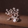 Nuevo Broche Ciervo Lindo para Mujer de Alta Gama con Perla y Pedrería Exquisito Corsage Pin de Lujo Hebilla Anti-carrera Accesorios Ligeros