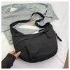 Bolsa de pano de nylon feminina 2024 primavera e verão novo design de moda bolsa de bolinho de massa alça de ombro larga bolsa transversal de ombro para todos os jogos