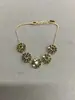 Pulsera Geométrica de Flor Chapada en Oro Real de 18K con Circonita Pulsera Retro Moderna y Elegante Lujo Accesible Joyería de Gama Alta para Mujeres