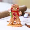 Escritorio de Navidad Adornos Pequeños Creativos Tienda de Resina Decoraciones Hombre de Jengibre de Navidad Muñeca Exhibición Regalo