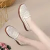 Sandália Casual de Verão Feminina Branca com Estampa de Grou Nova Superfície Macia Costura Manual Solado Macio Vazada Respirável Sapatos para Mãe Off-White