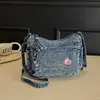 Nova Bolsa Versátil da Moda Jeans Bordada com Flores Uma Alça Transversal Feminina Versátil Casual Pequena com Múltiplos Bolsos