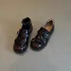 Zapatos pequeños de cuero estilo británico con punta redonda y hebilla, nuevos mocasines de tacón grueso estilo primavera para mujer