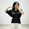 Camiseta versátil irregular de manga corta para mujer, cuello redondo, fruncido en la cintura, diseño de retazos, alta calidad boutique Miyake, superventas