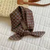 Primavera y Otoño Nuevo Lazo para el Cabello Pañuelo de Seda Cinturón para el Cabello Moda Nicho Retro Americana Flor de Anacardo Pequeño Cuadrado Accesorios para el Cabello Verano para Mujer