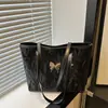 Bolsa de Ombro Feminina de Têxtil Suave Estilo Coreano Fashion com Grande Capacidade 2024 Nova Chegada Laço Versátil Bolsa Tote Ins