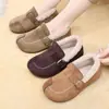 Zapatos de algodón engrosados para otoño e invierno 2026, zapatos tipo gorro, zapatos de mamá, forrados de lana de cordero, versátiles, de suela suave, antideslizantes, cálidos y retro