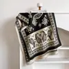 Chal estilo étnico con estampado de cachemir y flor de anacardo, engrosado para otoño e invierno, hecho de cachemir sintético, doble cara, con exquisito diseño de encaje y borlas
