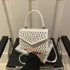 Otoño 2025 Nueva Moda Remache Hombro Único Cruzado Versátil Moda de Gama Alta Versátil Bolso de Mano Cruzado de Hombro Único