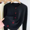 Suéter Cardigan Tejido Blanco de Manga Larga con Bordado de Corazón Estilo Europeo para Mujer, Abrigo Superior Suelto Suave Cera Otoño e Invierno