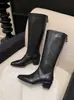Botas de Equitação de Cano Alto Apontadas Chunky Retro Novas Outono/Inverno 2026 para Mulheres Couro Macio Emagrecedoras Versáteis Acima do Joelho Longas para Mulheres
