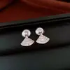 Pendientes de borla con flor de trébol de circonita vintage con un toque de alta gama, pendientes versátiles y de moda al por mayor