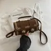 2026 Bolsa Quadrada Pequena Retrô Sensação de Alto Padrão Bolsa de Ombro Único Transversal Design de Nicho Bolsa de Mão Simples Moda Outono Nova Chegada