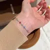 Pulsera de Flor de Piedra con Patrón de Orquídea, Cuarzo Rosa Fresco de Zircón, Sensación de Lujo Ligero de Gama Alta, Joyería Versátil Dulce Nueva para el Día a Día