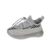 Sapatos para Meninas 2026 Primavera/Outono Novos Tênis Esportivos Infantis Solado Macio Respirável Sapatos de Coco Sapatinhos de Bebê Tênis da Moda para Meninos