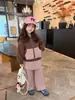 Conjunto Infantil Meninas Inverno Novo Estilo Crianças Pequenas e Médias Jaqueta com Zíper Estilosa com Plus Veludo Calça Cover para Fralda Bebê Listrada Espessa