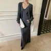 Vestido camisola de tricô intelectual e elegante para mulheres, novo conjunto de duas peças com jaqueta tipo xale de manga morcego e saia longa justa