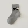 Meias de Algodão Sem Costura Outono/Inverno Novo Estilo Meias Infantis Meia-panturrilha Meias de Estudante Acessórios Laços Médio/Grande Infantil Estilo Coreano Meias para Meninas