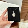 Pingente Simples em Prata 925 Banhada a Ouro Rosê com Incrustação de Calcedônia Verde Pingente Degrau de Ágata Verde com Alto Brilho de Gelo e Efeito Fluorescente