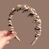 Diadema retro de alta gama color marrón Maillard 2026 para mujer, adecuada para el uso diario, para recoger el cabello suelto y crear un look de corona alta.