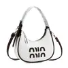 Bolsa de ombro clássica com estampa de leopardo em cor contrastante, moderna, estilosa e versátil, bolsa de axila casual e simples em formato de meia-lua