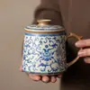 Caneca de cerâmica para escritório com separador de chá e tampa para uso doméstico, caneca de luxo leve estilo chinês, presente para o Dia do Professor e Dia Nacional