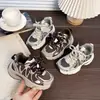 Tenis infantiles, colección primavera 2026, versátiles y con estilo para niños, con suela antideslizante, diseño "dad shoe" de moda y material transpirable, adecuados para niños mayores