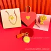 Chaveiro de Biscoito Dourado Puro para Recém-Casados Felizes Buquê de Flores Criativo Conjunto de Presente para Dia dos Namorados e Dia dos Namorados Chinês Atacado Personalizado