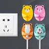 Gancho Plug Multifuncional Gancho Adesivo Adesivo Forte Sem Furos Pendurado na Parede Cozinha Tomada Suporte para Armazenamento de Cabo de Alimentação