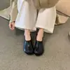 Sapatos sociais de corte baixo, sapatilhas de bico redondo, novo design versátil estilo francês, coleção de verão 2026, sapatos baixos femininos, sola de couro de porco, sola macia, cabedal macio