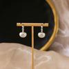Aretes de perlas estilo retro francés estilo Hong Kong aretes geométricos redondos simples plisados aretes de lujo ligero de alta gama estilo Chanel