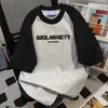 Camiseta de Manga Corta con Costuras de Color Contrastante en el Hombro Derecho para Mujer Verano 2025 Cuello Redondo Casual Holgada Estilo Fresco Top Único