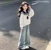 Conjunto de Estilo Universitario para Niñas Otoño 2026 Nuevo y Moderno Conjunto de Dos Piezas de Polo y Jeans para Niñas