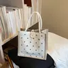 Bolsa de lona estilo INS para mujer, adecuada para llevar loncheras al salir, bolso pequeño de moda 2026 para el trabajo