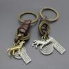 Llavero creativo para hombre, de aleación de bronce, con diseño de perro lobo y piel de vaca tejida vintage.