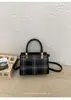 Bolsa Quadrada Pequena Casual Retro Simples e Fashion Grande Capacidade Estilo Novo Início da Primavera 2026 Linda Feminina de Ombro Cruzado